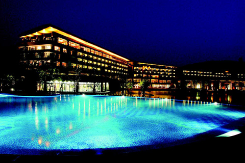 大连万达集团与美国喜达屋集团在大连正式