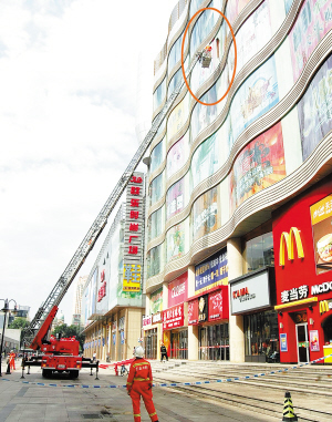 天津滨江道各大商场哪有香奈儿香水的专柜?-迪