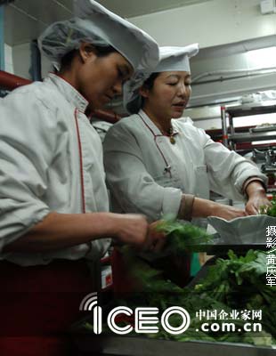 组图:海底捞后厨的工作流程