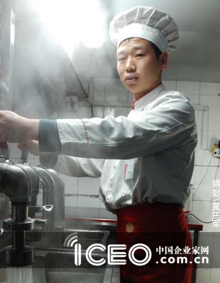 组图:海底捞后厨的工作流程