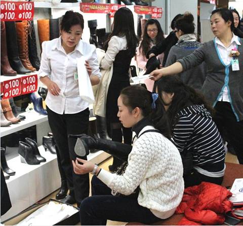 商场中营业员与营业员之间矛盾怎么处理吵架。