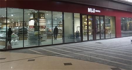 ��ӡ��Ʒ�ڵص�100��������������ù㳡��ҵ