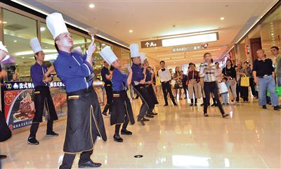 ����ĳ����ÿ���������� Ӫҵ���վ�����5��